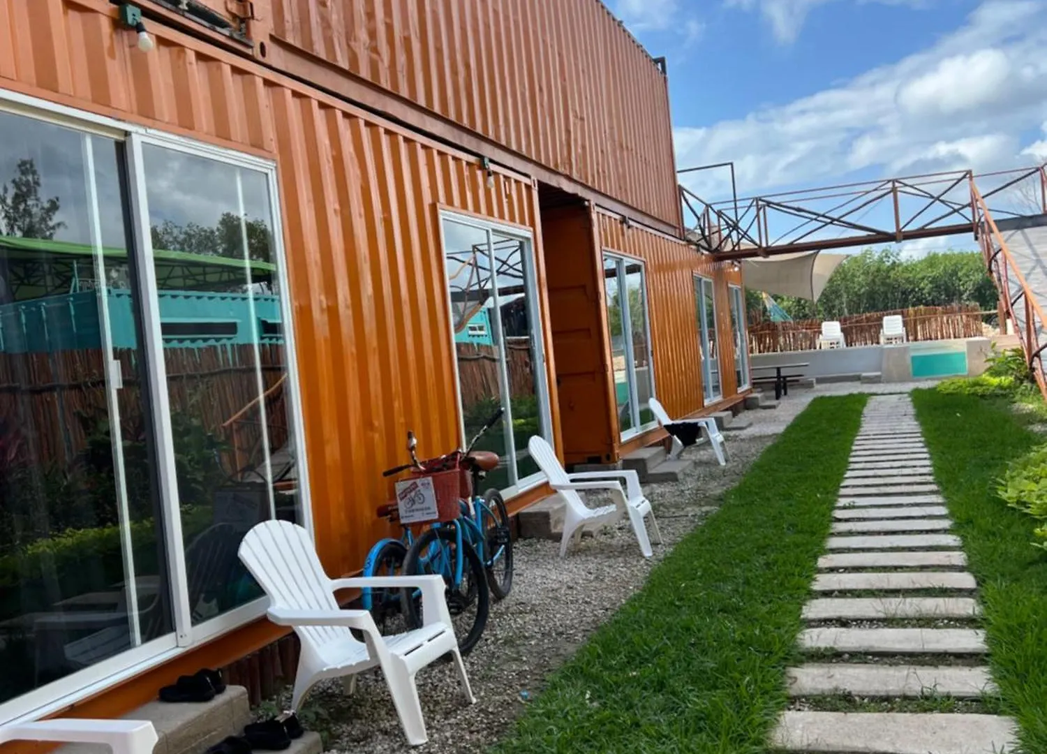 Junglebox Hotel Puerto Morelos Capsule hotel